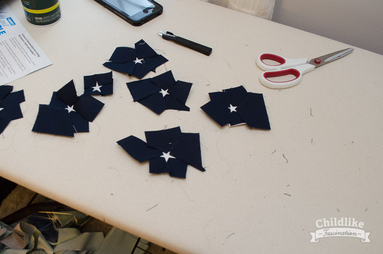 Little stars are just under 1" at their widest point - so little