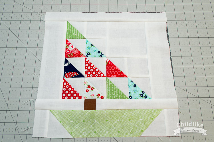 Free Tutorial for this 12" (finished) Sail Boat Quilt Block!